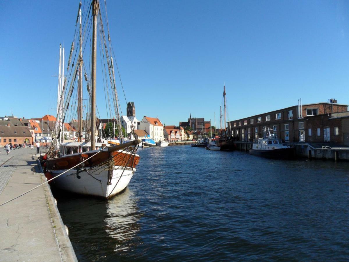 Stadtvilla Bruegemann Mit Terrasse & Parkplatz - Abc136 By AbcWißmar Exteriör bild